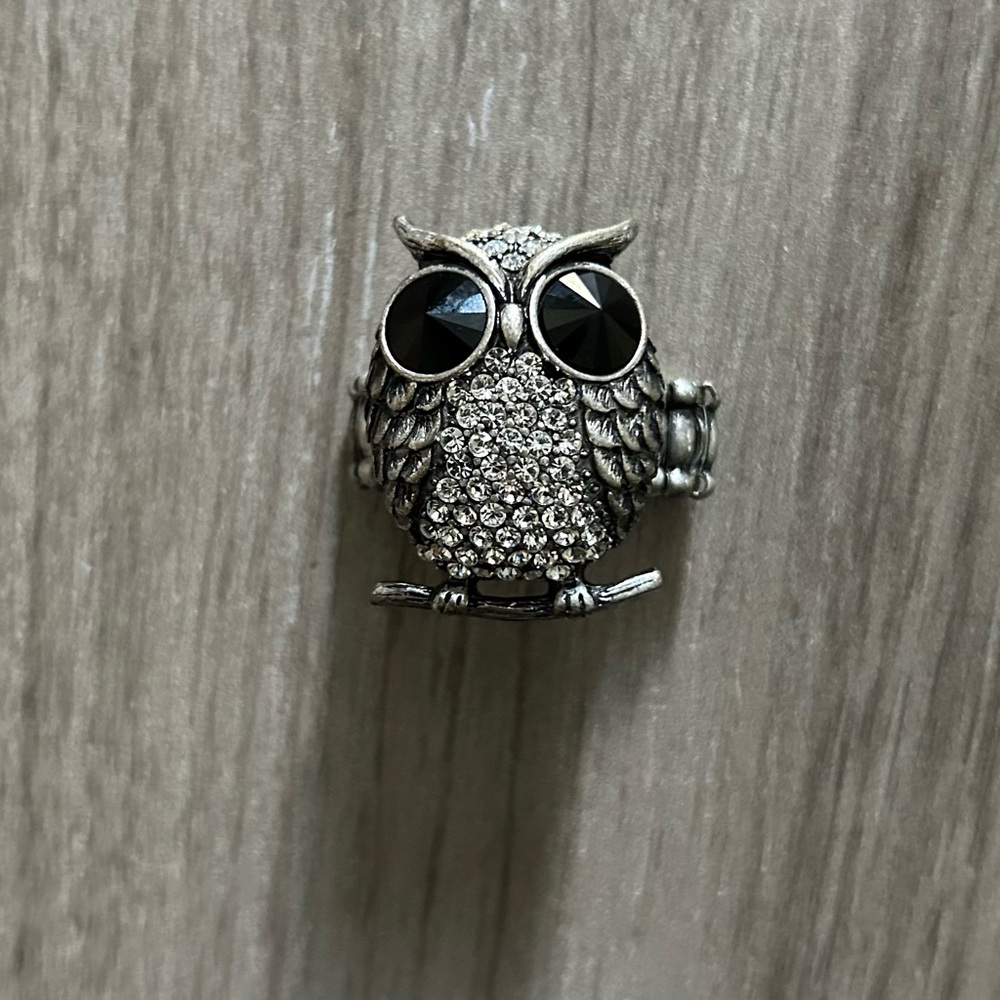Super fun adjustable Owl Ring, Silver with Black and Crystals, Great condition